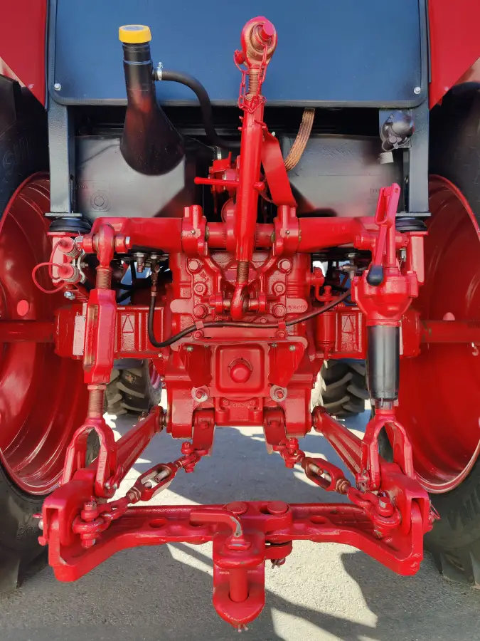 Фотография Трактор BELARUS 82.1 - низкопрофильная кабина