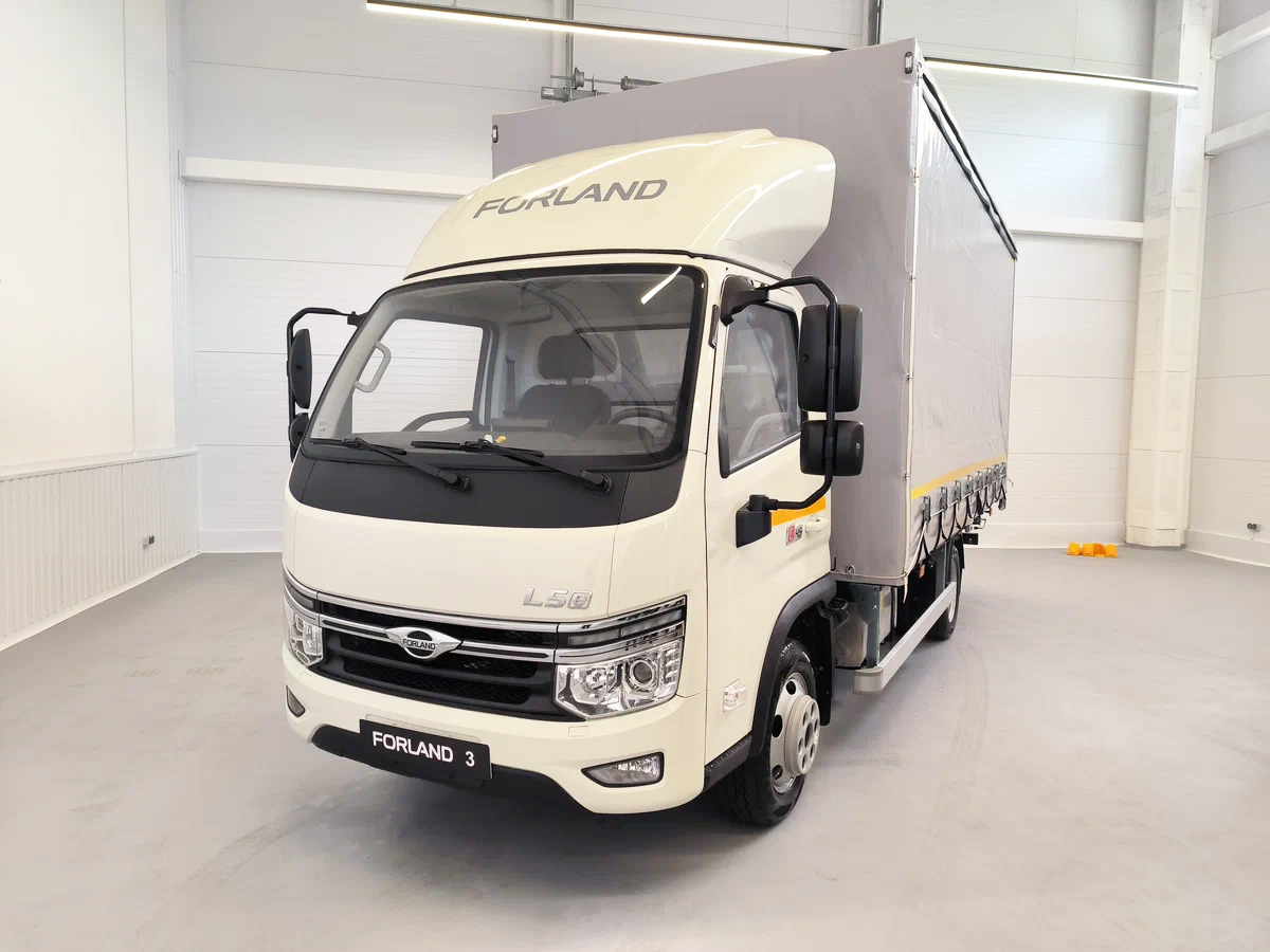 Фотография Forland 3 со сдвижным тентом