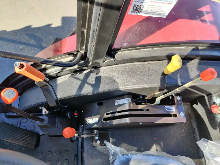 Фотография Трактор BELARUS 82.1 - низкопрофильная кабина