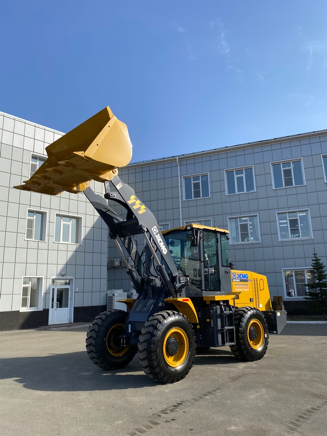 Фотография Фронтальный погрузчик XCMG LW330RU