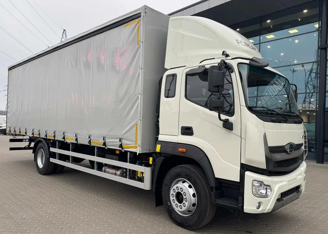 Фотография Forland 12 со сдвижным тентом