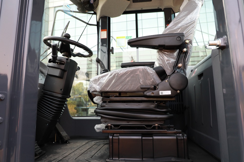 Фотография Фронтальный погрузчик XCMG XC938