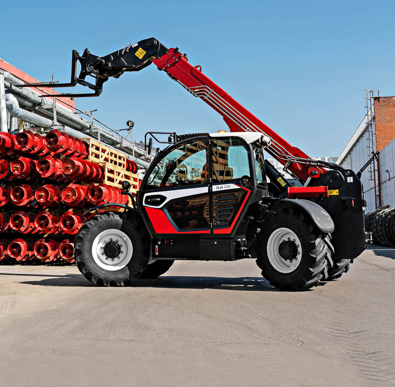 Телескопический погрузчик TLH 740