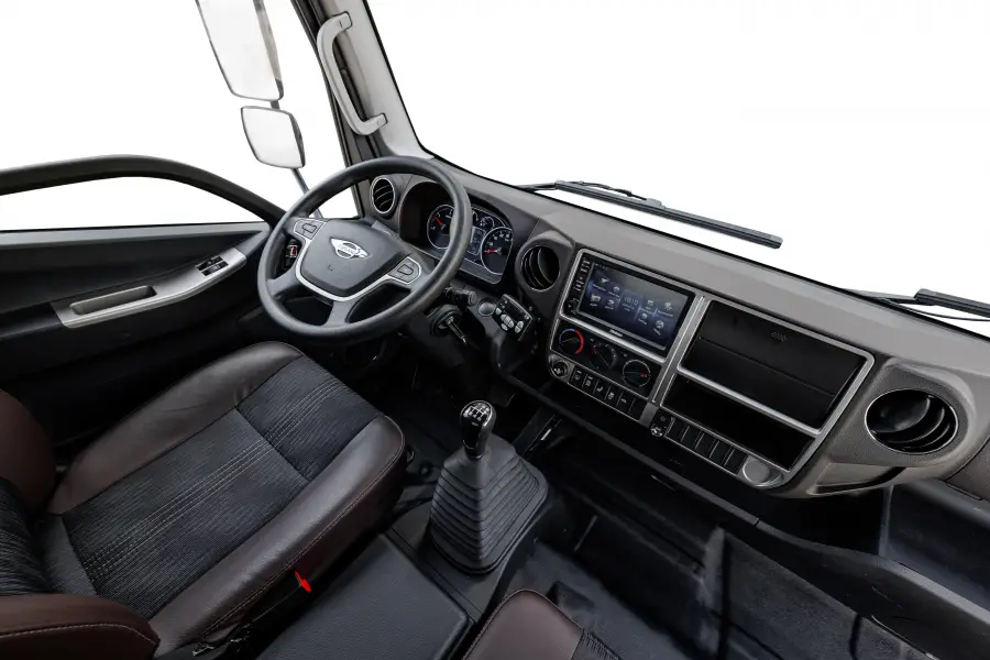 Фотография Forland 8 со сдвижным тентом