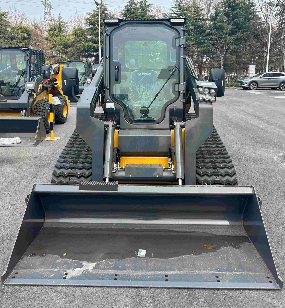 Фотография Мини-погрузчик XCMG TV770RU