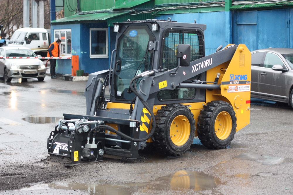 Фотография Мини-погрузчик XCMG SR740RU