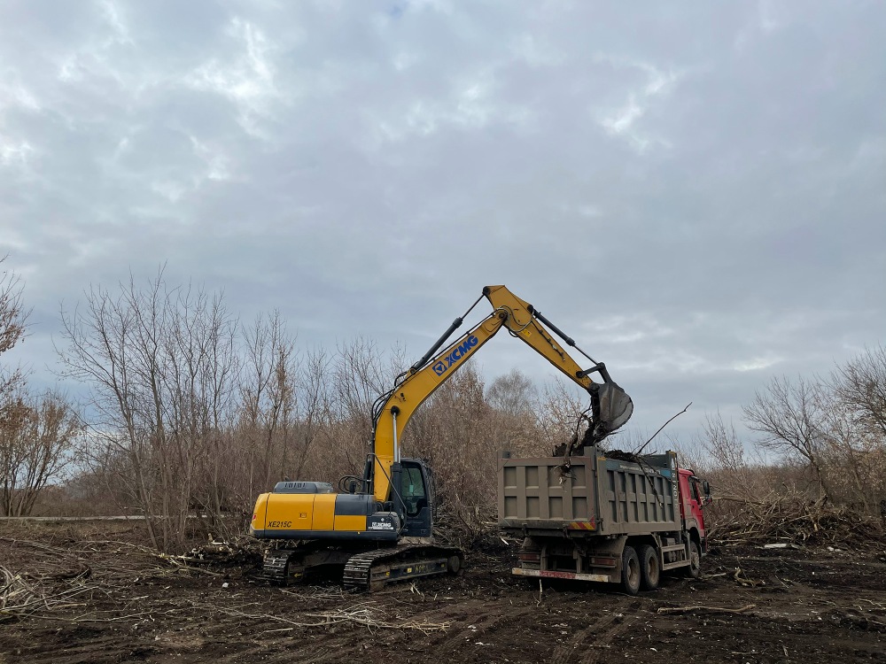 Фотография Экскаватор XCMG XE215C