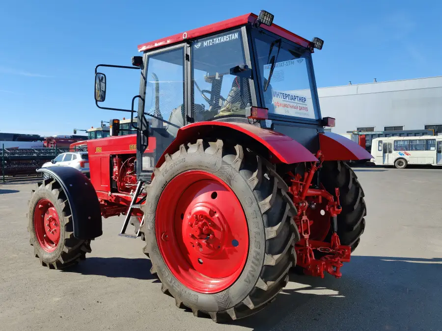 Фотография Трактор BELARUS 82.1 - низкопрофильная кабина