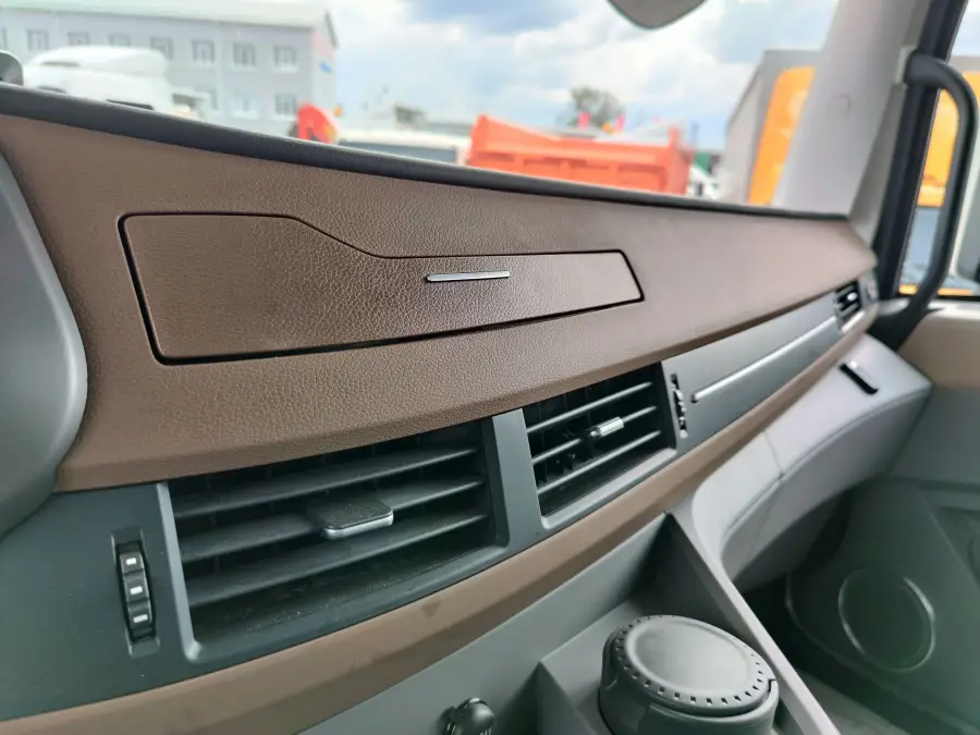 Фотография Седельный тягач DongFeng GX 4x2 (DFH4180)