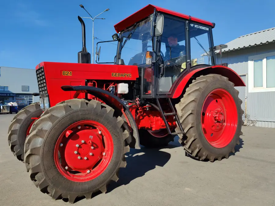 Фотография Трактор BELARUS 82.1 - низкопрофильная кабина