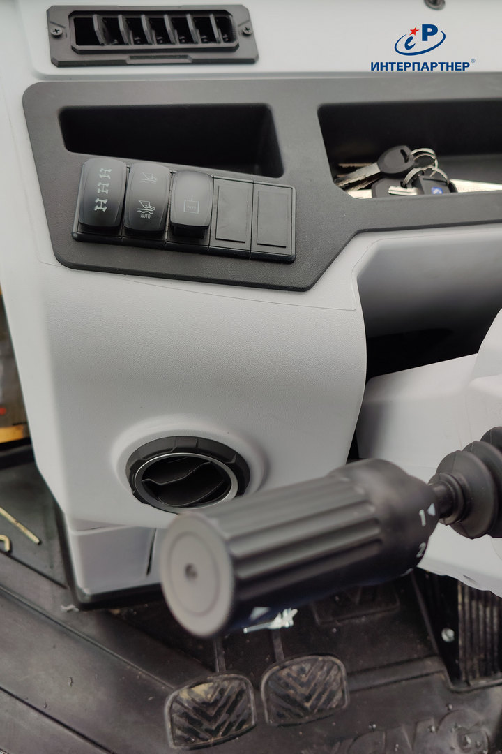 Фотография Экскаватор-погрузчик XCMG XC8-S3570