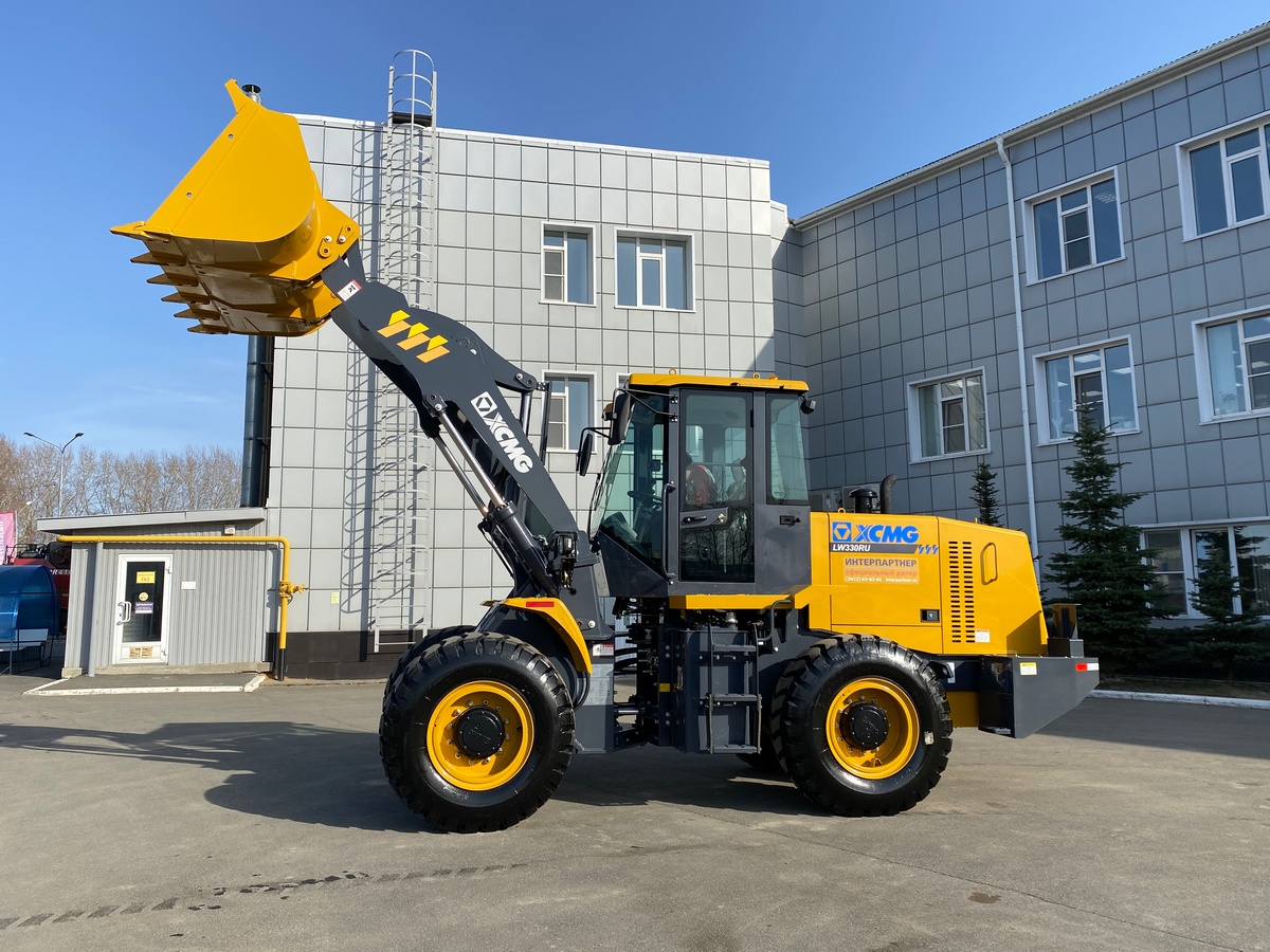 Фотография Фронтальный погрузчик XCMG LW330RU