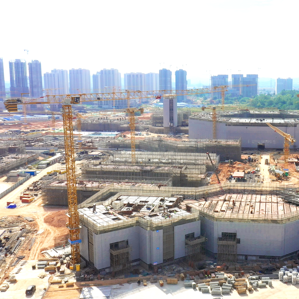 Фотография Башенный кран с горизонтальной стрелой  XGT7026-12S1