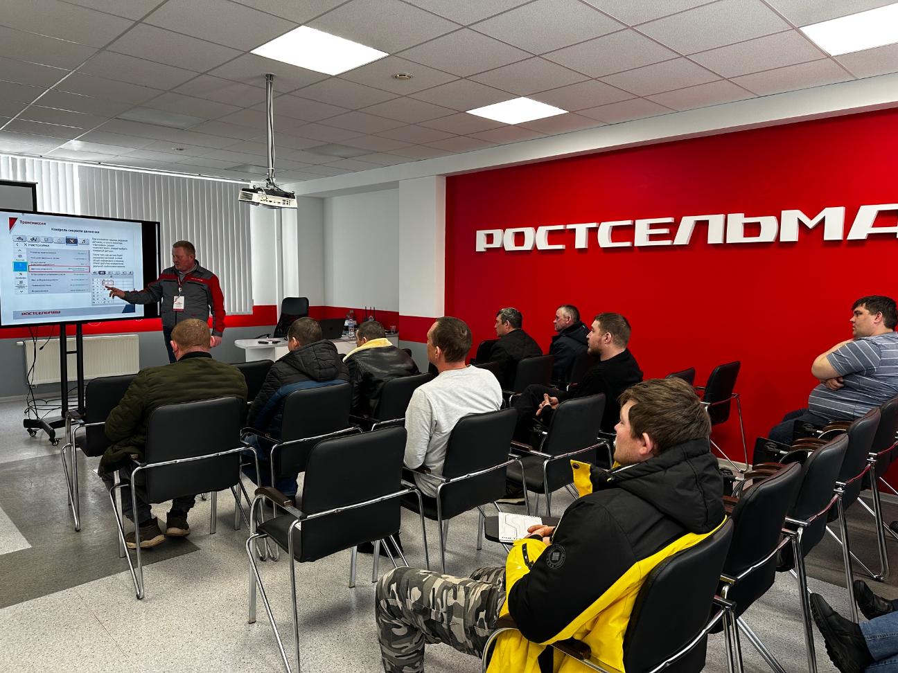 Обучили механизаторов и комбайнёров 