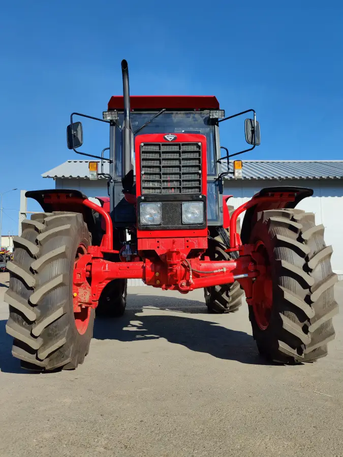 Фотография Трактор BELARUS 82.1 - низкопрофильная кабина