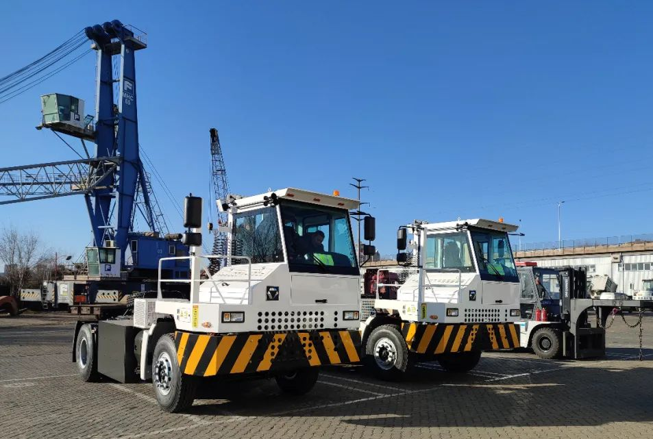 Портовый тягач электрический XCMG XPT70E