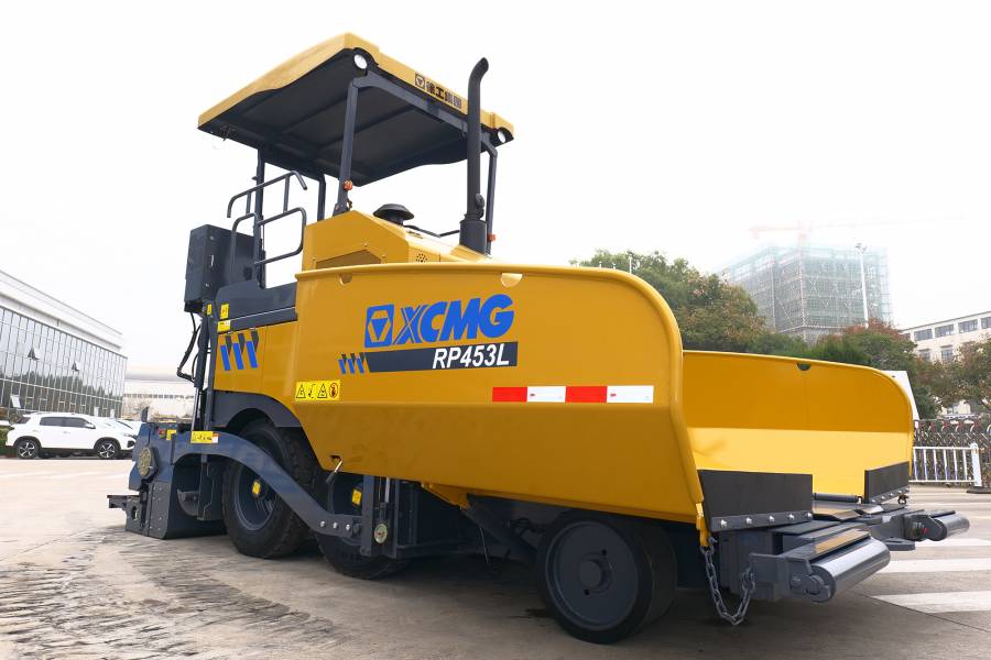 Фотография Асфальтоукладчик RP453L