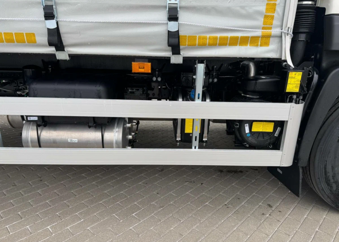 Фотография Forland 12 со сдвижным тентом