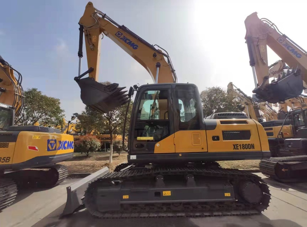 Фотография Экскаватор XCMG XE180DN