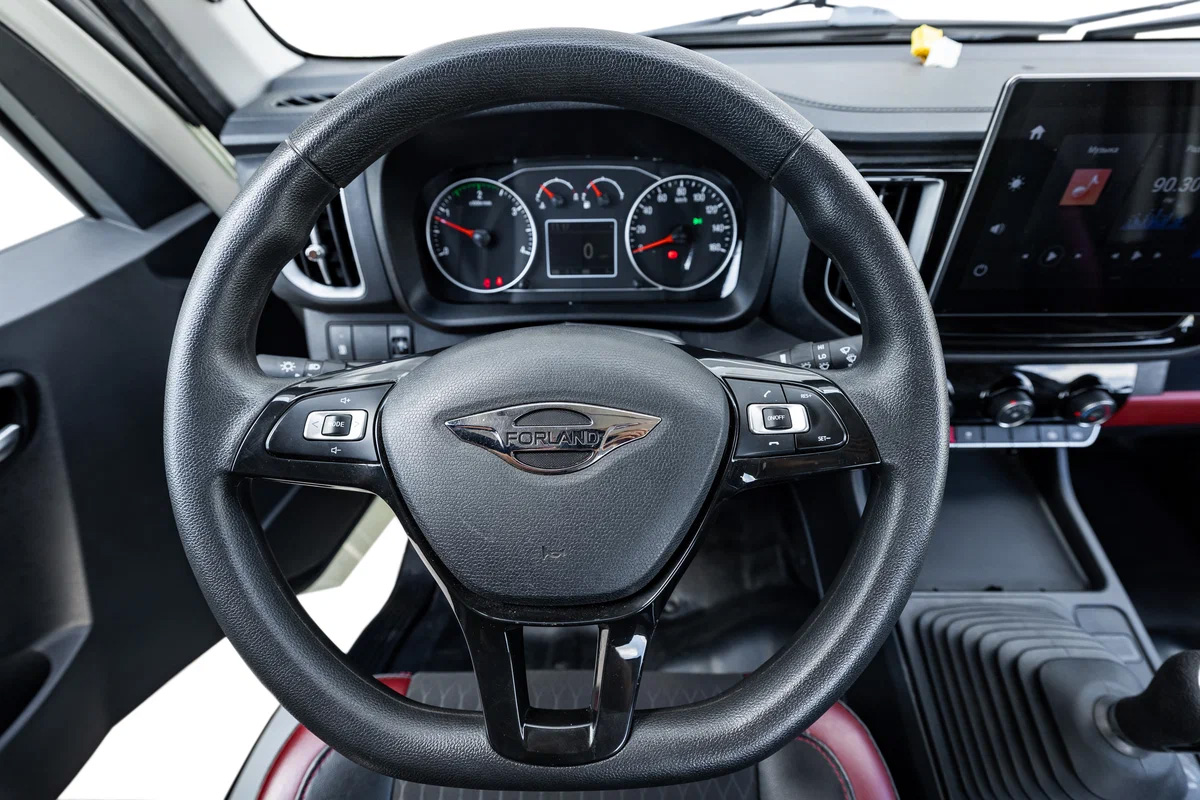 Фотография Forland 3 со сдвижным тентом