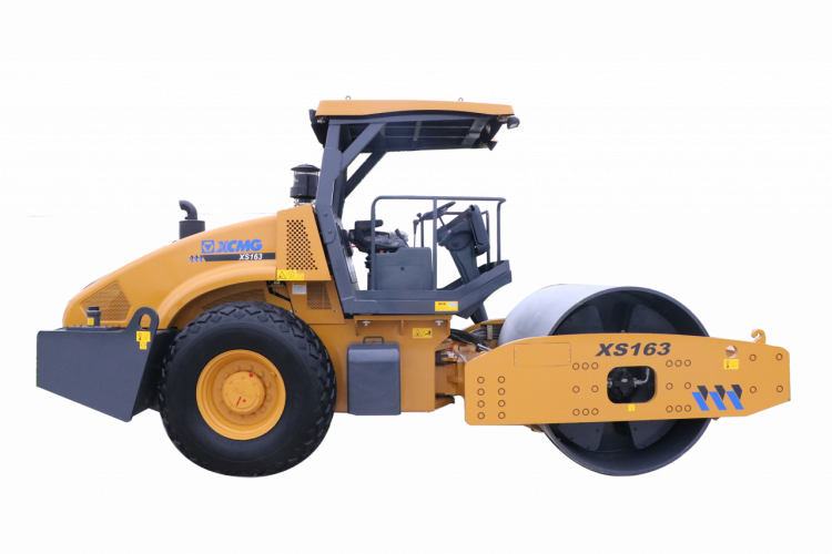 Фотография Каток одновальцовый грунтовый с гидравлическим полным приводом XS163