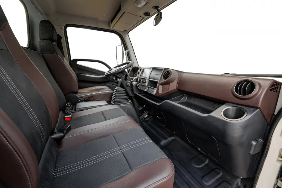 Фотография Forland 8 со сдвижным тентом