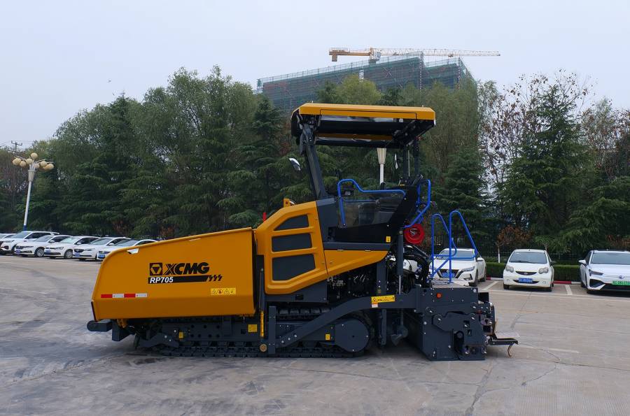 Фотография Асфальтоукладчик RP705