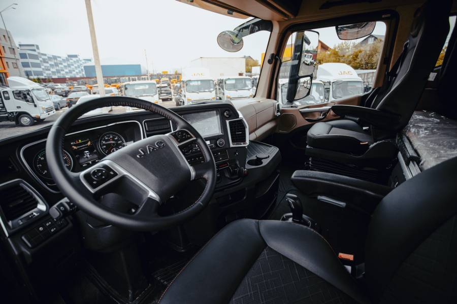 Фотография Седельный тягач JAC K7 4х2 2023