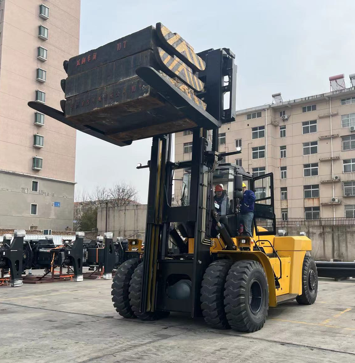 Тяжелый вилочный погрузчик XCMG XCF3012K