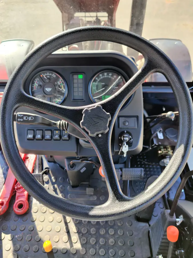 Фотография Трактор BELARUS 82.1 - низкопрофильная кабина