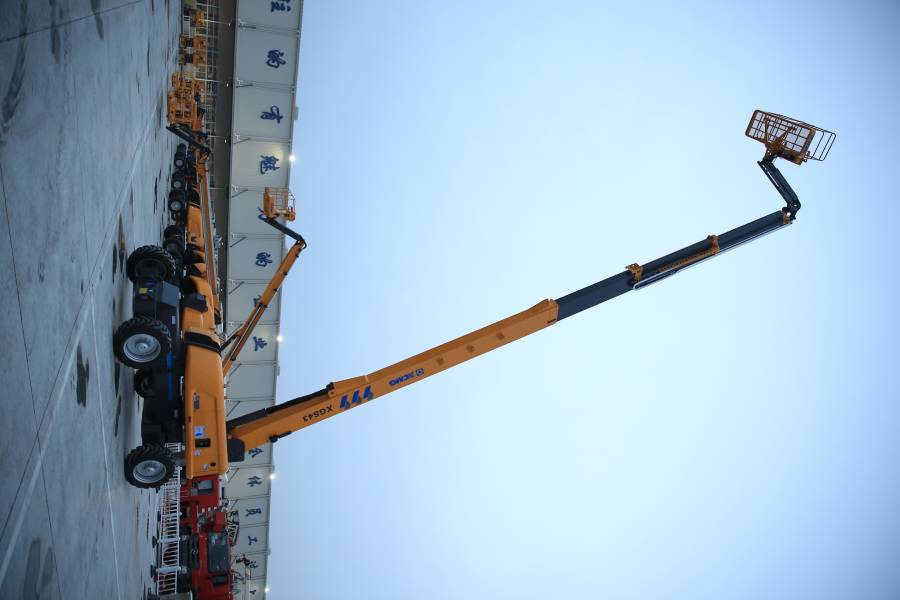 Фотография Телескопический дизельный подъемник XGS43