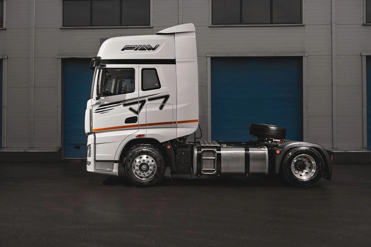 Фотография Седельный тягач FAW J7 4х2