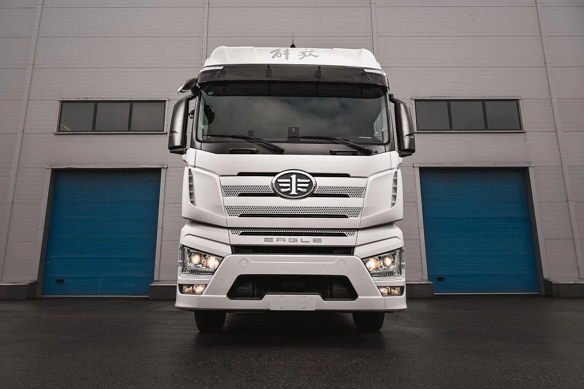 Фотография Седельный тягач FAW J7 4х2