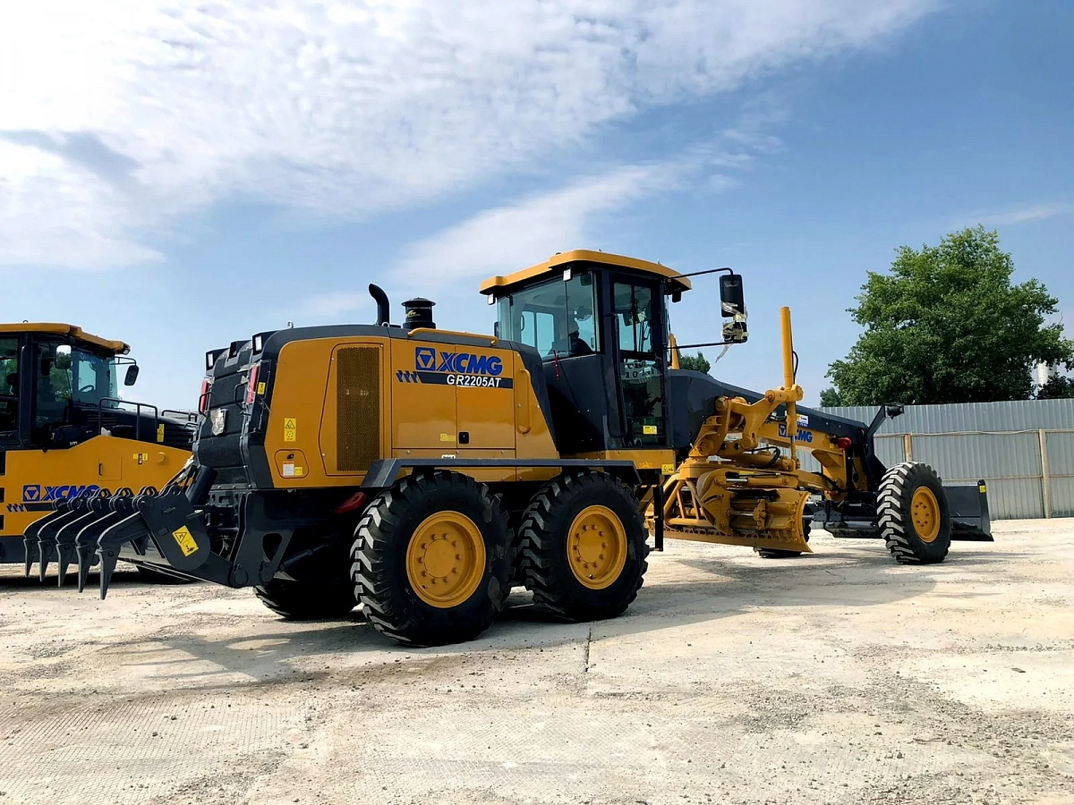 Фотография Автогрейдер GR2205AT