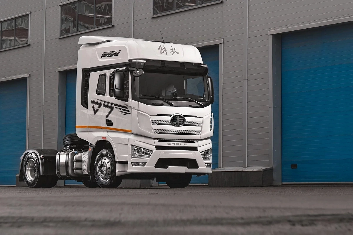 Фотография Седельный тягач FAW J7 4х2