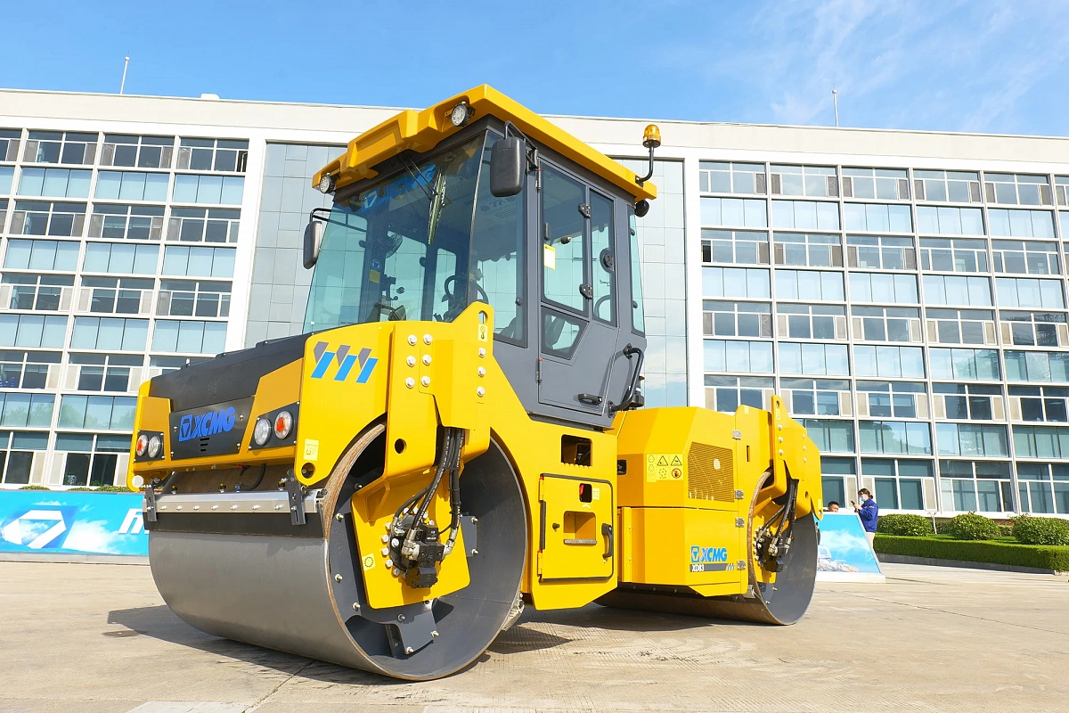 Фотография Асфальтовый тандемный каток XD83