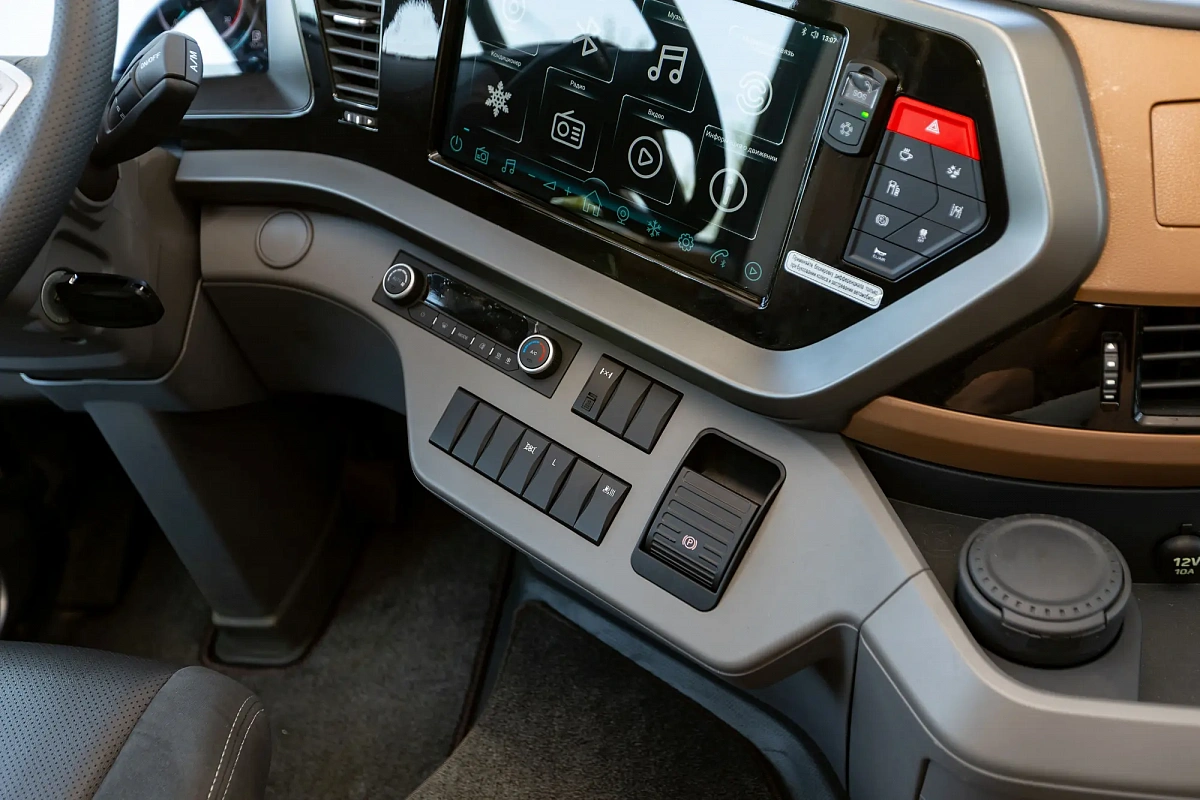 Фотография Седельный тягач DongFeng GX Pro 4x2