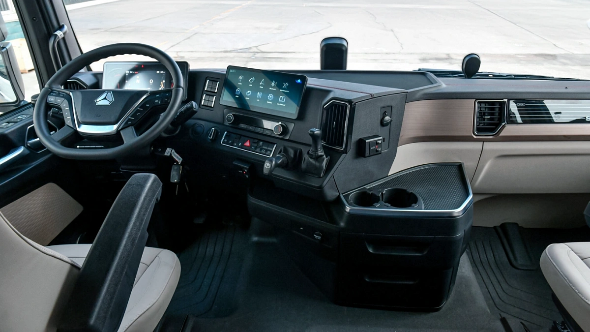 Фотография Тягач SITRAK C7H MAX 6×4 ZZ4256V364HE S-AMT ADR) 1.1.3.08