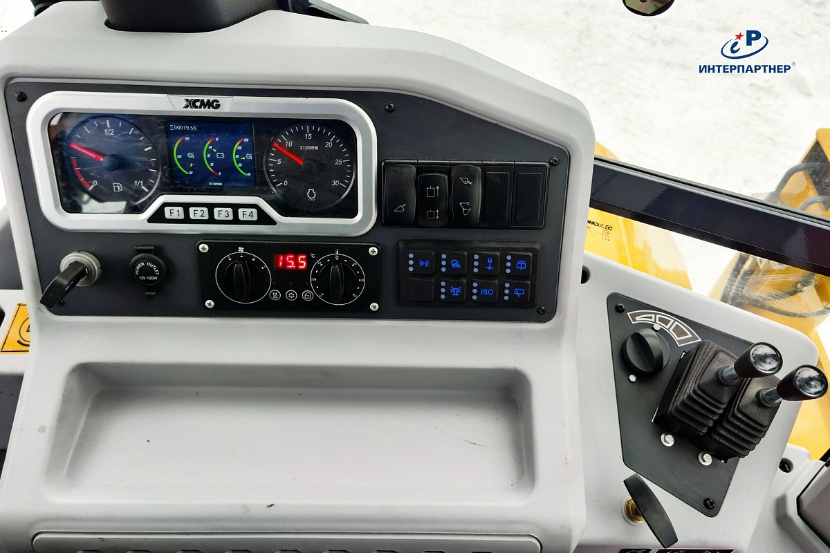 Фотография Экскаватор-погрузчик XCMG XC8-S3570